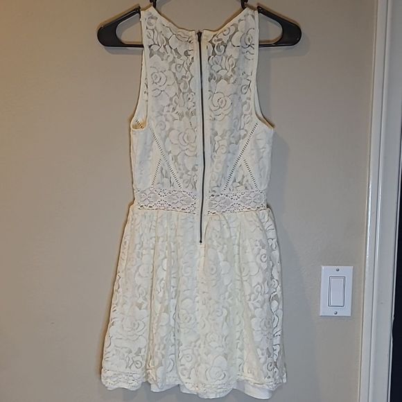 🎁$ 6 Bundled 🎁XS Cream Lace Floral Pattern Fit-n-Flare Mini Dress Angelic - Picture 6 of 7